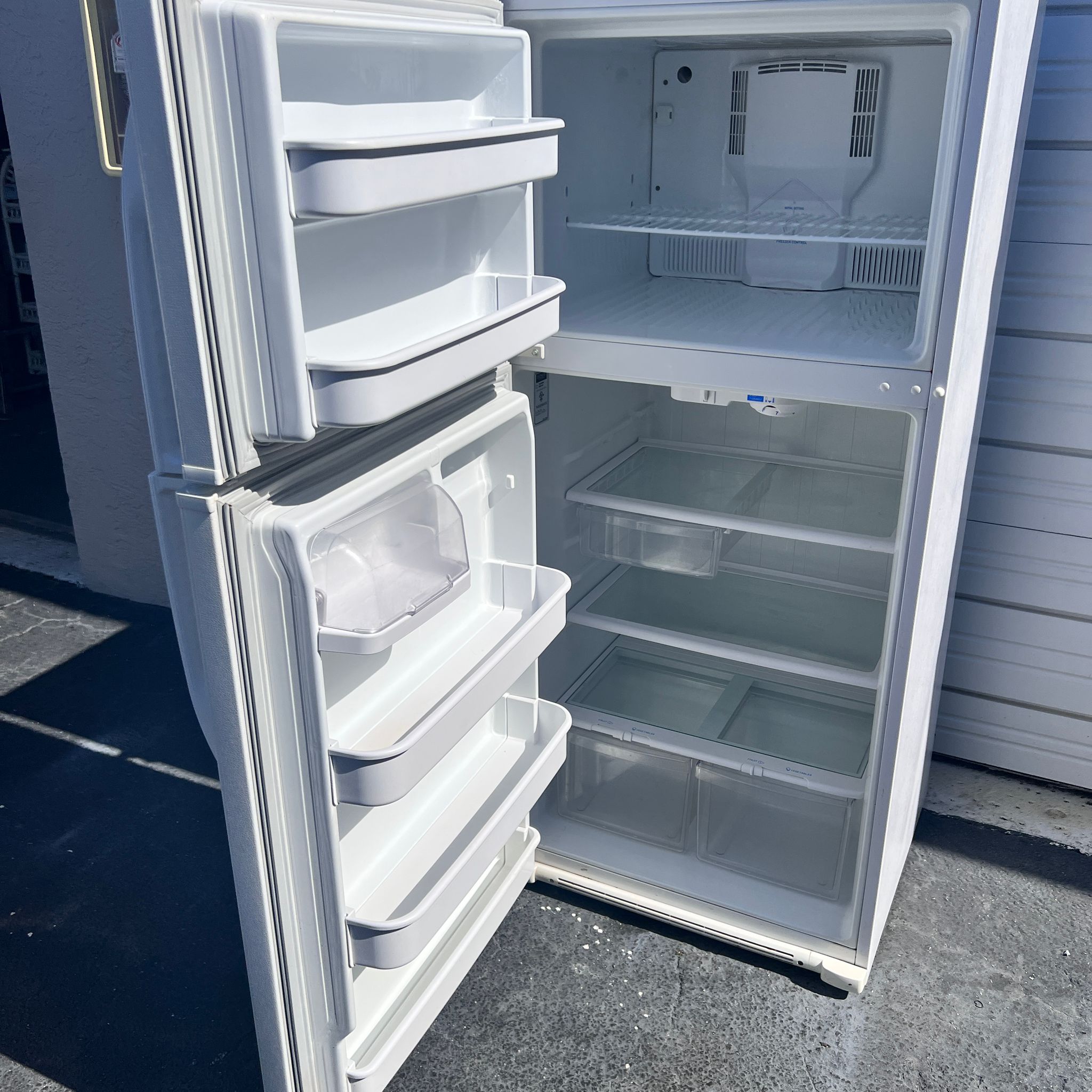 Daewoo Top and Bottom Refrigerator Daewoo Top and Bottom Refrigerator